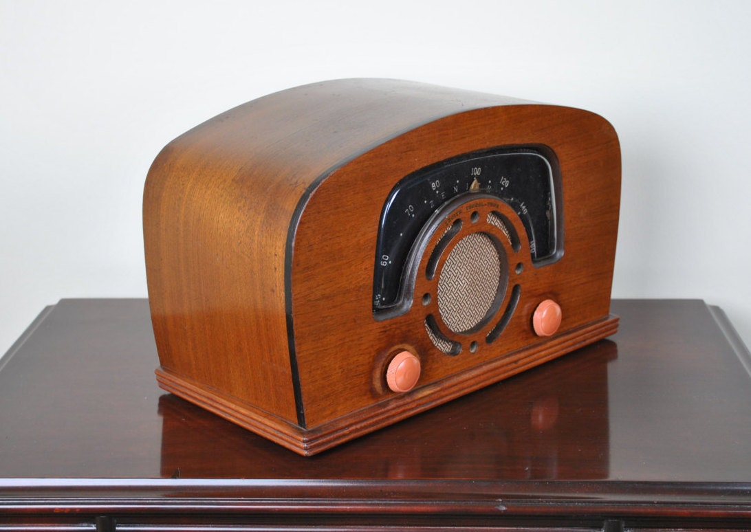 Antique 1942 Zenith AM Radio Model 6D2614 by RobsAntiqueRadios