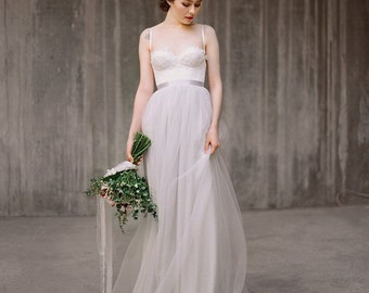Icidora // Romantic wedding dress - Grey wedding dress - Ballet inspired wedding gown - Rustic wedding dress - Lace wedding gown - Chiffon