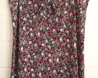CLEARANCE! Vintage 90s grunge daisy print maxi skirt / red floral skirt / small floral print / xl