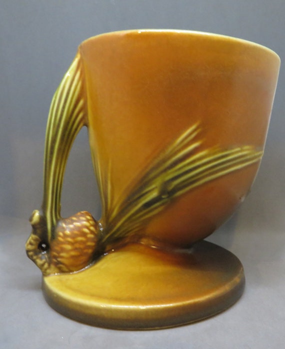 Roseville Pottery Pinecone brown vase with handle 124