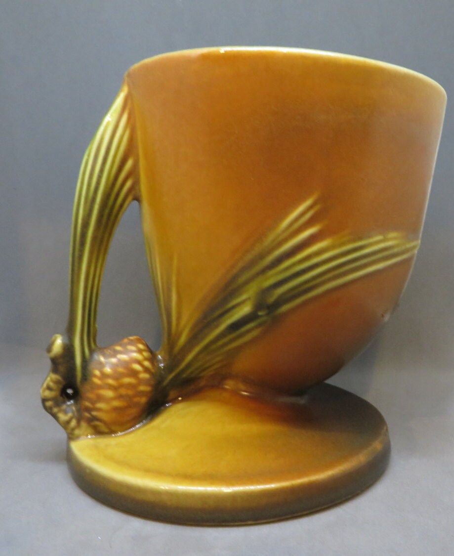 Roseville Pottery Pinecone brown vase with handle 124