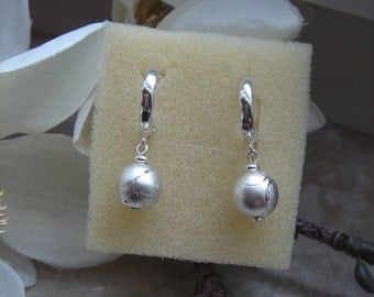 925 Silver hoop earrings with acrylic bead! Very precious!