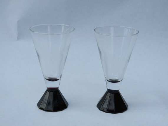 Pair of cordial glasses with black triangle base