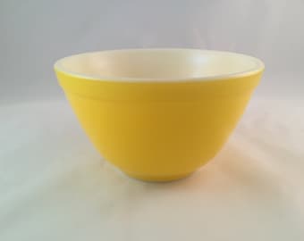 SALE - Small Yellow Pyrex Mixing Bowl