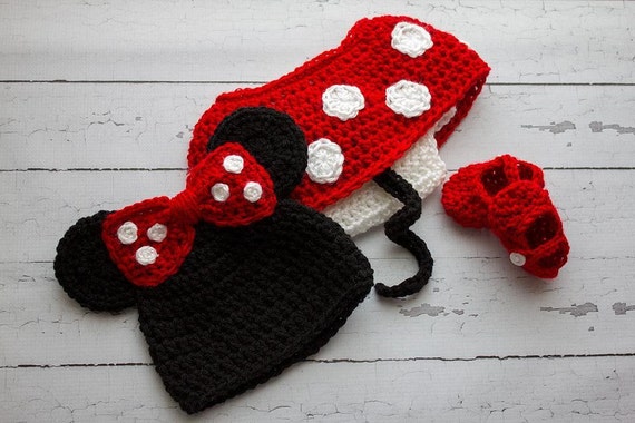 Items similar to Infant Knitted Minnie Mouse Outfit on Etsy