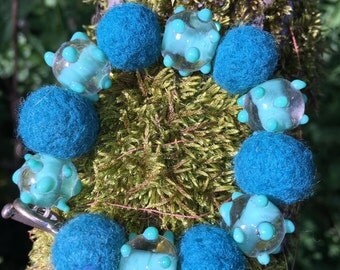 Bracelet with felt and beads