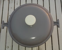 Cocotte Le Creuset Enzo Mari La Mama 26 grise décor floral Édition