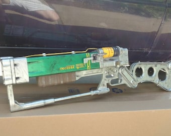 Fallout Laser Rifle (With 2 MF cells and a working reloading mechanism)