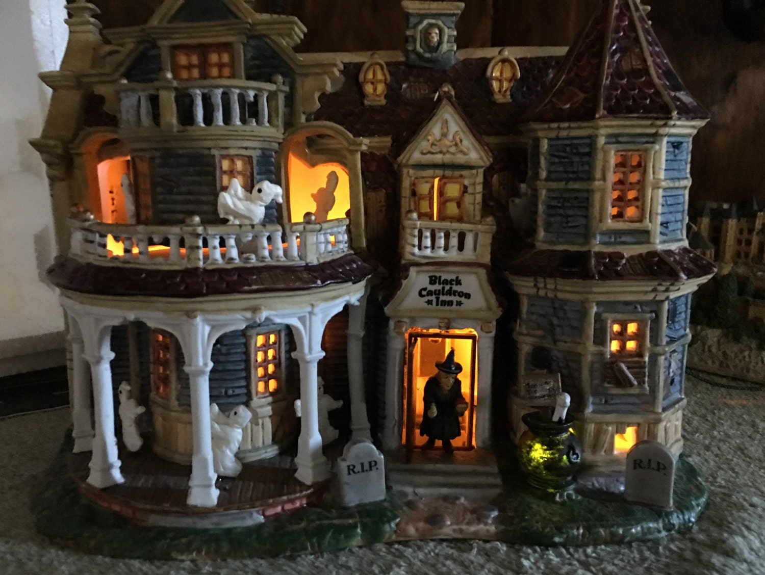Lemax Spooky Town Collection. Black Cauldron Inn by coinspot