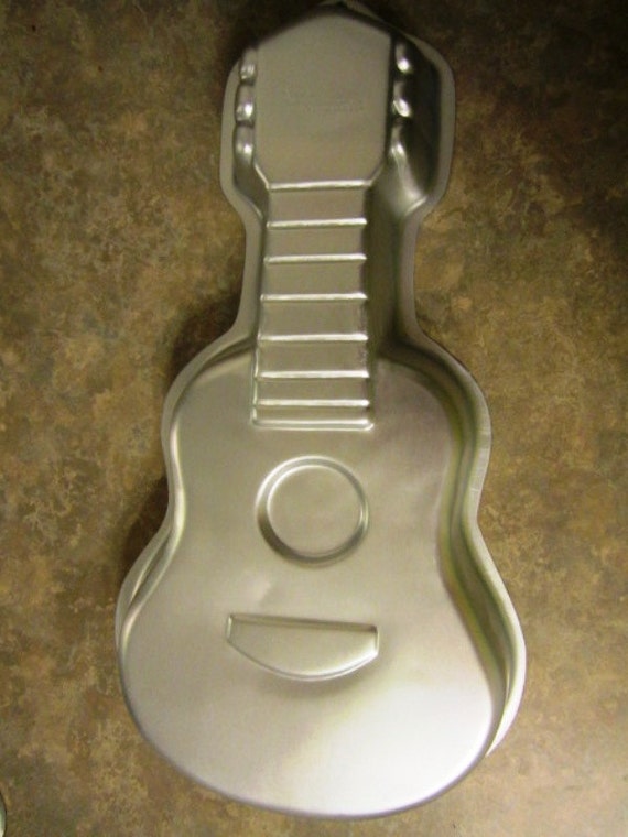 Very Cool Wilton Acoustic Folk Guitar Birthday Cake Pan
