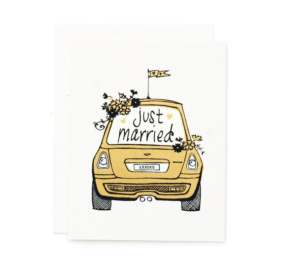 Ähnliche Artikel wie Hochzeitskarte: Just Married Auto Mini Cooper mit Blumen Gold auf Etsy