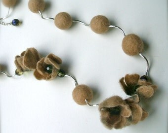 Beige felt necklace - Handmade- Wool necklace- Felt necklace with glass beads and Silver Metal fittings