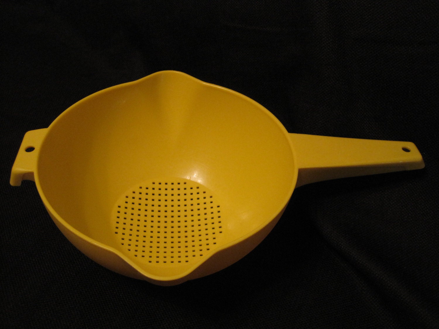 Large 2 Quart Yellow Tupperware Colander Strainer by thefarmroad