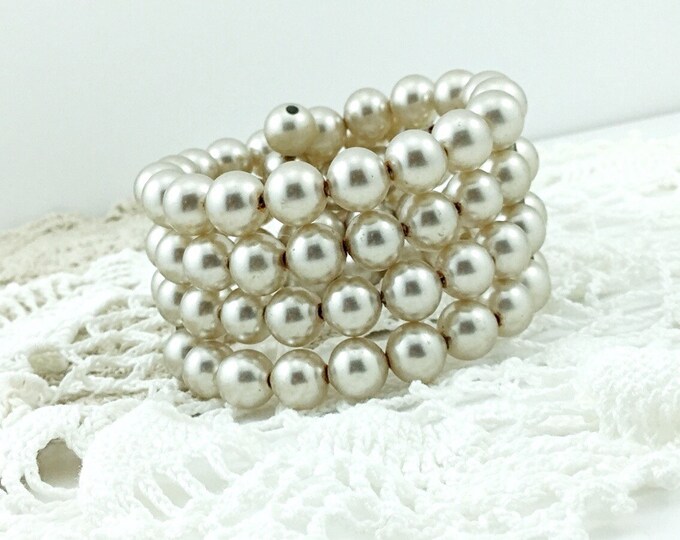 Creamy Faux Pearl Vintage Bracelet, 4 rows of Beads, Memory Stretch. Vintage Pearl Wedding Bracelet. Champagne Pearls. 4 strand bracelet.