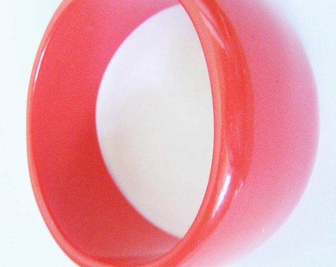 Wide Chunky Bright Red Bangle Bracelet / Assymetrical Wave Design / Seamless / Vintage Jewelry / Jewellery