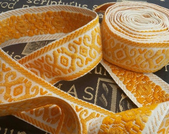 Stunning Grande Morceau of approx 17 ft 11 inches of Vintage French Sunflower Yellow & White Woven Tapestry -style Passementerie Trim