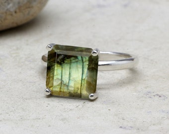 SUMMER SALE - Labradorite ring,square gemstone ring,bridal ring,silver ring,sterling ring,solitaire rings,cocktail ring,stackable ring