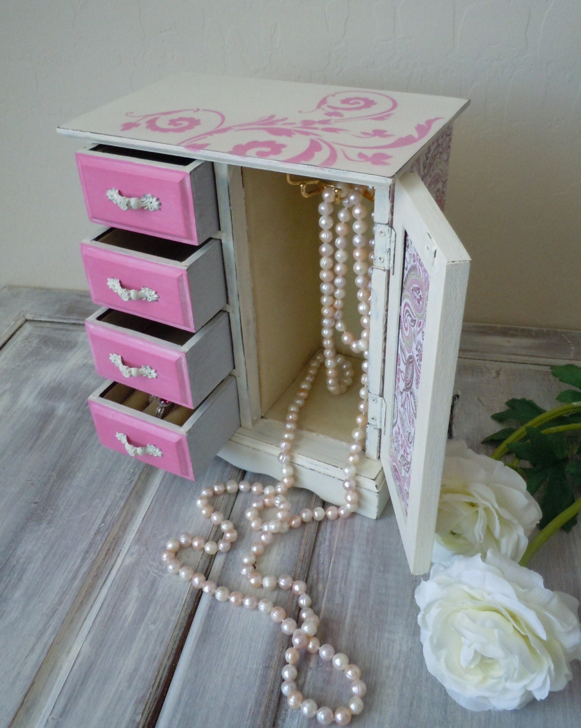 Hand Painted Jewelry Music Jewelry Box. Plays