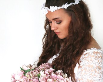 White Bridal Flower Crown, White Bridal Headpiece, Woodland Floral Crown, Hair Wreath, White Flower Crown, Classic White Wedding.