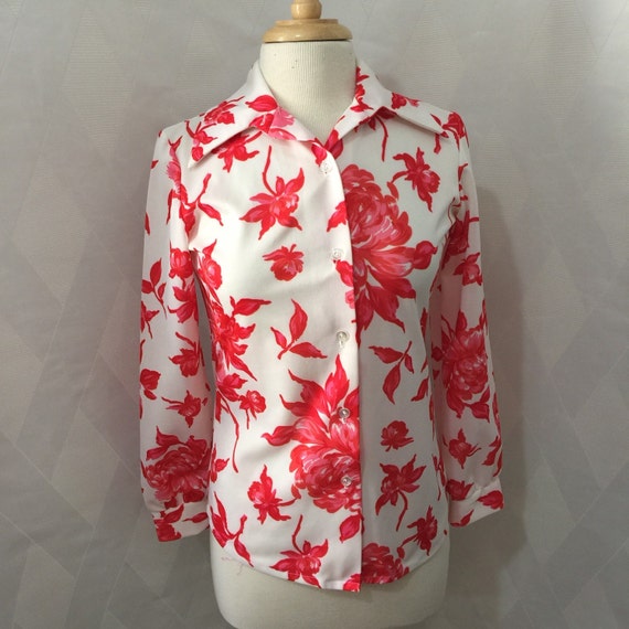 Vintage 1960s Blouse Red Floral Double Knit Oversized Collar