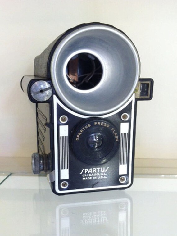 Vintage 1950's Spartus Press Flash Camera