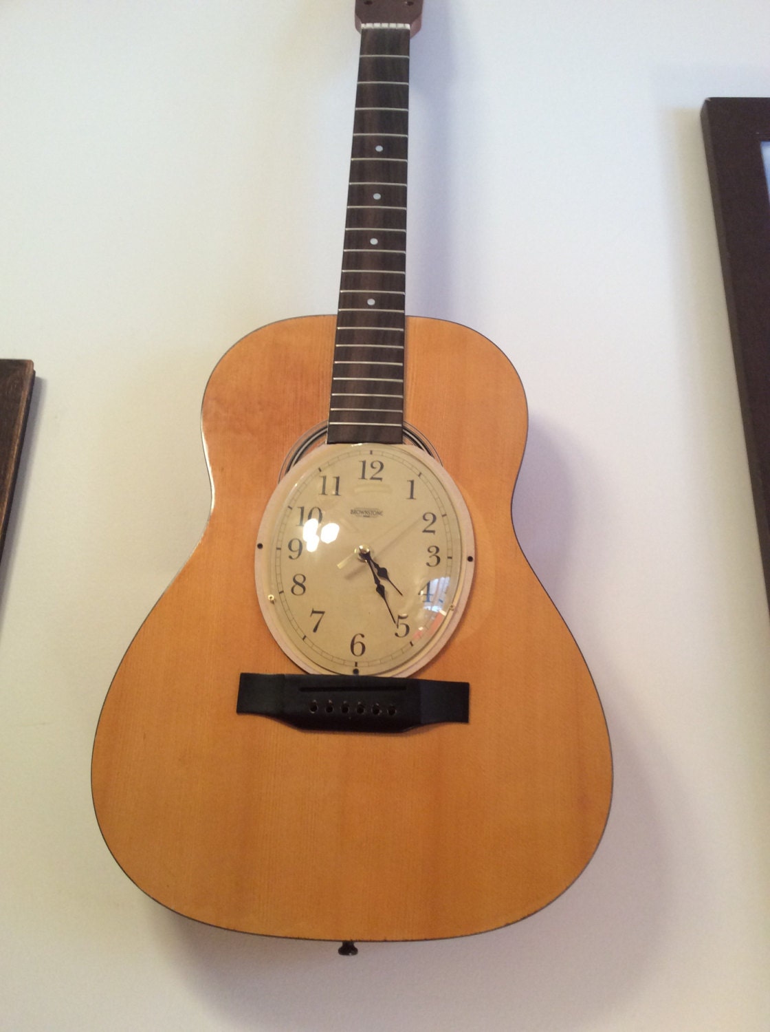 Guitar clock