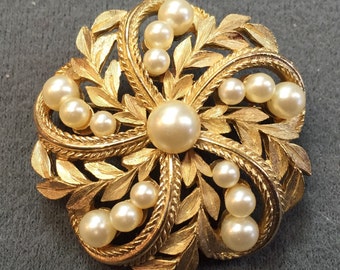 Beautiful Crown Trifari Gold-tone and Faux Pearl Brooch