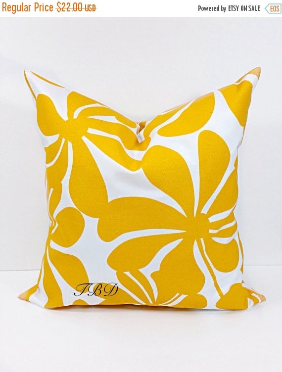 SALE Pillow cover. Indoor.outdoor.24x24. by TwistedBobbinDesigns