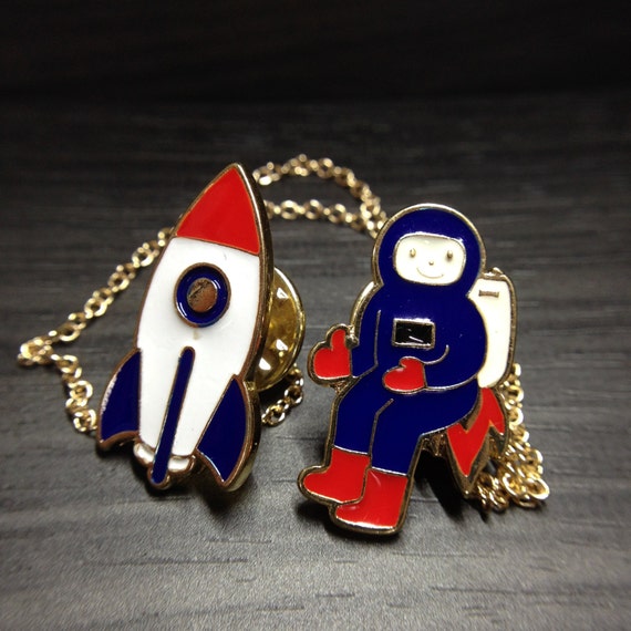 Vintage Designed Astronaut With Rocket Enamel Collar Pin 8510