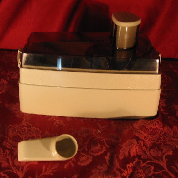 Oster Vintage Kitchen Center Juice Extractor by UsefulRetro