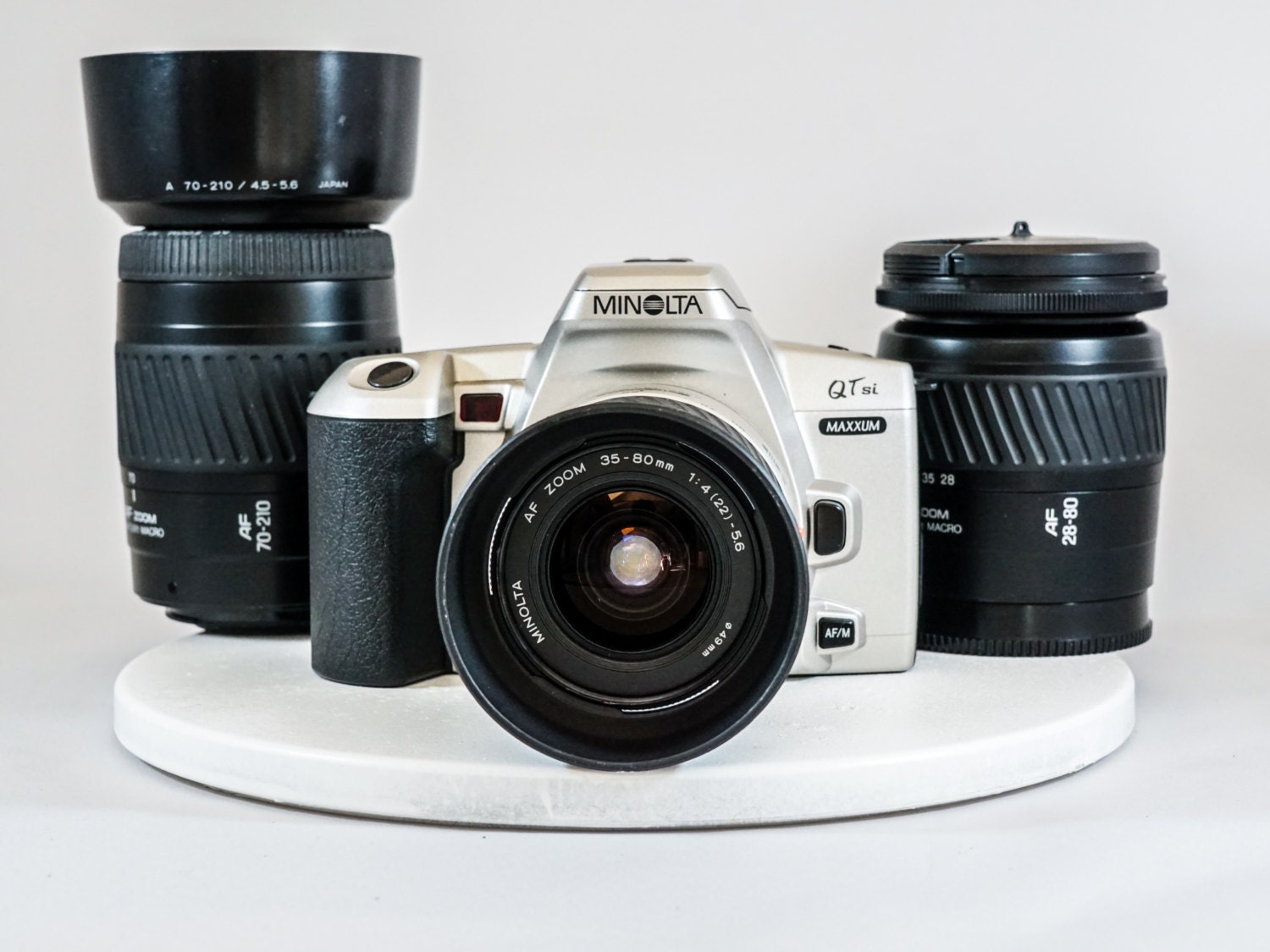 Minolta Maxxum QTsi 35mm SLR Camera With 3 AF Zoom Minolta Lenses