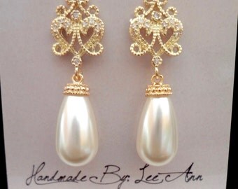 Gold pearl earrings ~ Filigree posts ~ Brides earrings ~ Swarovski pearl earrings ~ Bridesmaids ~ Wedding jewelry ~ Formal earrings
