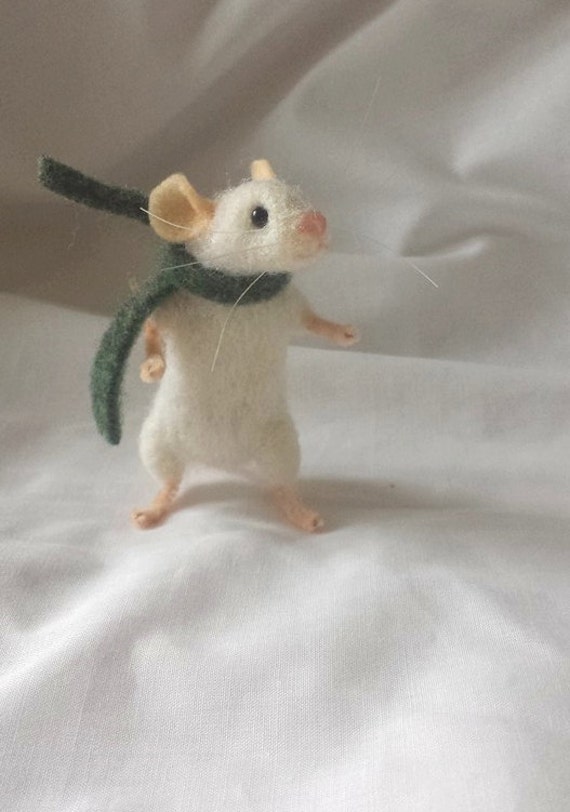 Little white mouse Needle Felt Kit intermediate The