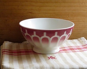 Vintage French Cafe au Lait Bowl, Red and White, Bistro Coffee, Pedestal Base, Large Size, Scalloped Pattern, Cottage Farmhouse Decor
