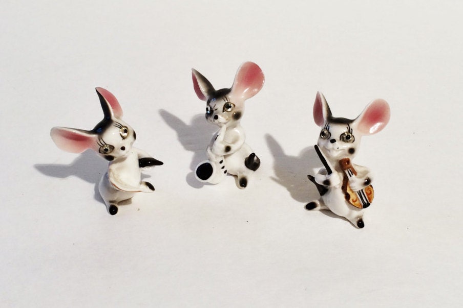 small mouse figurines