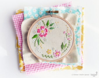 Embroidery kit, DIY kit, Hand embroidery - Circle of flowers - Embroidery hoop art, Broderie, Modern hand embroidery, Craft kit, Tamar nahir
