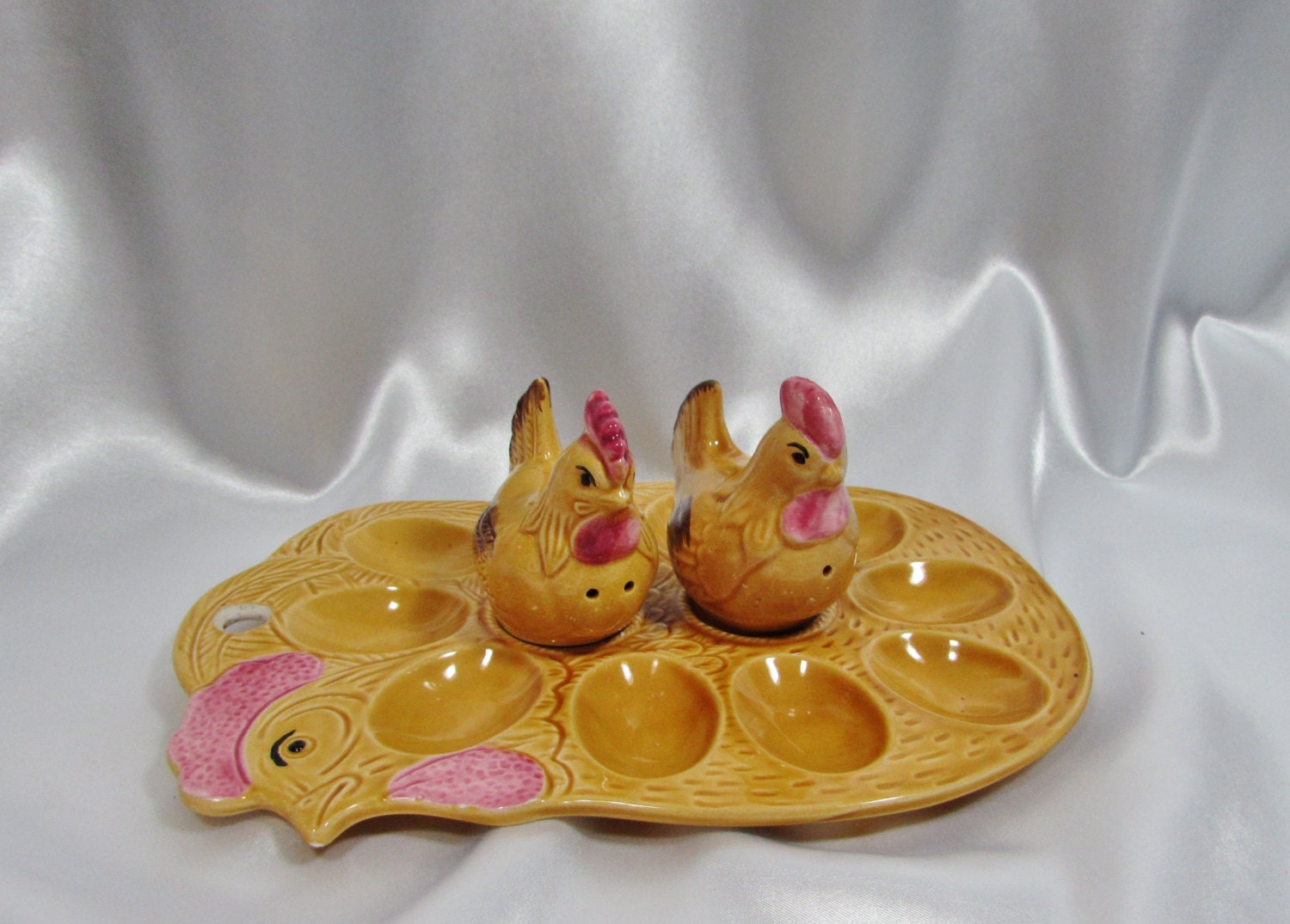 Deviled Egg Plate With Chicken Salt And Pepper Shakers Vintage