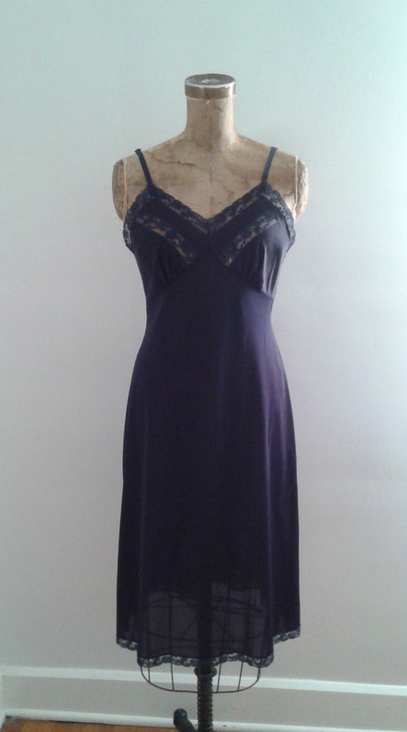 SALE / / / Vintage 1950's Wonder Maid Navy Blue Nylon Lace