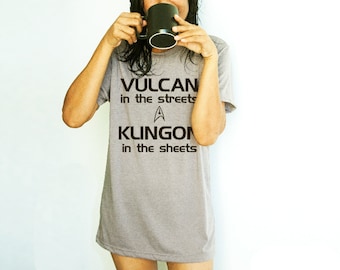 Star Trek Shirt with Sayings Funny Gift Vulcan in the streets Klingon in the sheets T-shirt Fan Tshirt with sayings Hand screen print