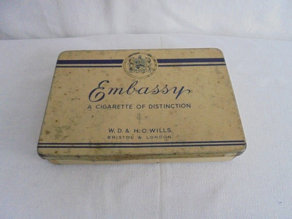 Vintage cigarettes Tin/engeland/embassy/a cigarette or