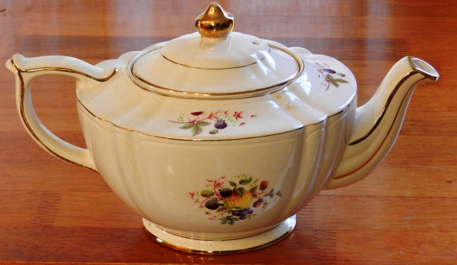 Vintage Sadler Teapot Pattern 2291 Fruit and Flowers Motif