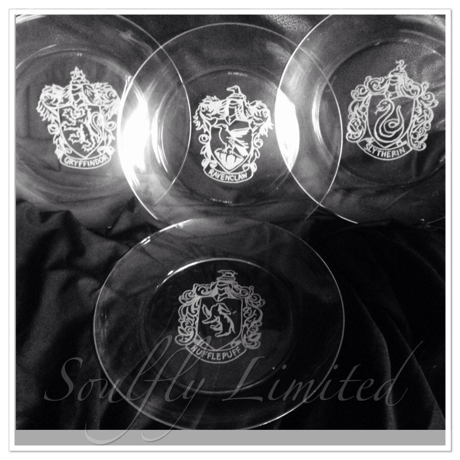 HARRY POTTER plates set 4 engraved crest gift hogwarts