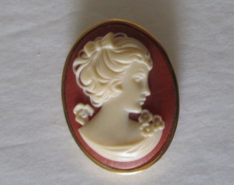 Trifari Cameo Brooch Gold Tone Marked Vintage