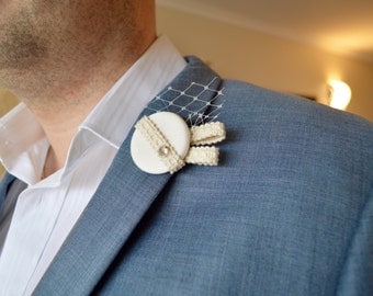 Off White Textured Lapel Pin with Diamanté