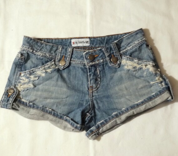 No Boundaries Tattered Low Rise Shredded Jean Shorts Size 5/6