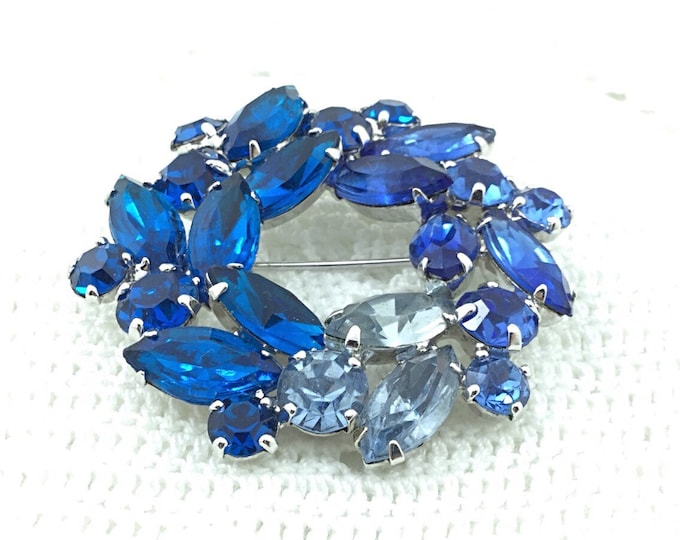 Sparkly Blue Weiss Rhinestone Brooch, Montana blue rhinestones, sapphire blue, light blue. High end brooch.