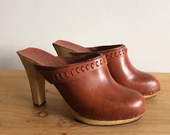 pumps yellow black patent calfskin