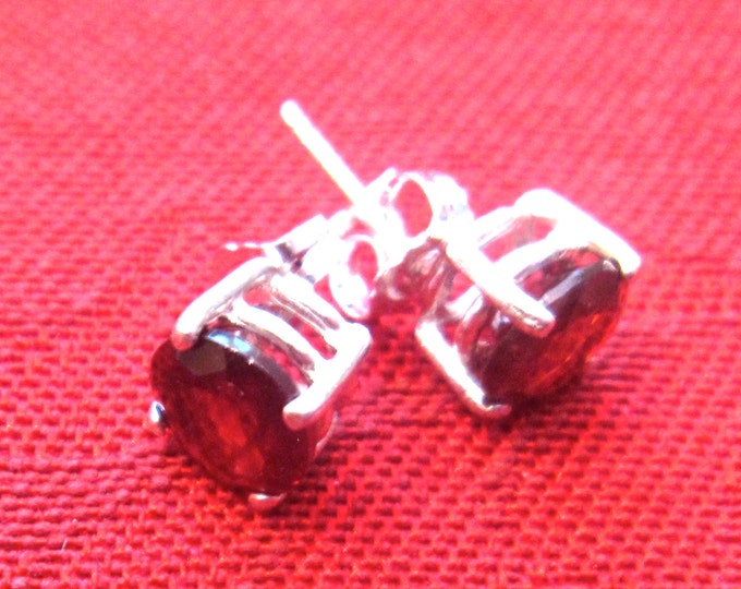 Red Garnet Studs, 7mm Round, Natural, Set in Sterling Silver E883