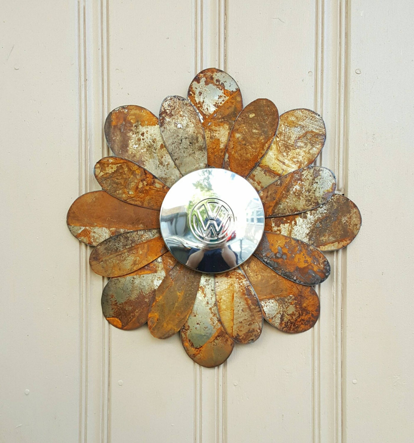 Medium VW hubcap daisy flower rusted metal wall by MyRustedRoots