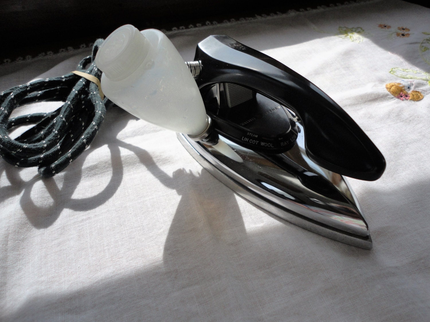 General Electric Steam And Dry Iron Portable by TammysFindings